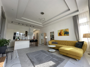 2-Bedroom Bright Apartment with Castle View in Mészáros utca