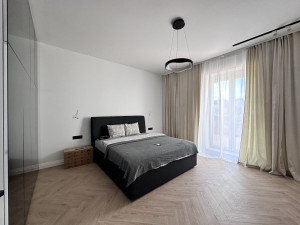 2-Bedroom Apartment with Parliament View & Terrace on Vértanúk tere