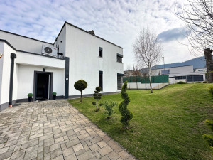 4-Bedroom Villa with Views to Pilis Hills