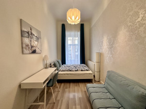 Freshly Renovated 2-Bedroom Apartment near Opera