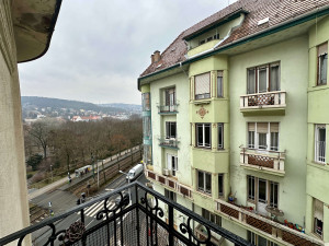 1-Bedroom Stylish Parkview Apartment with Balcony