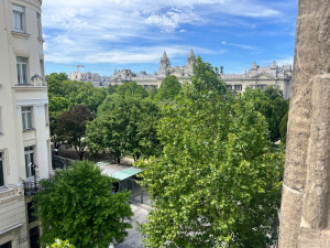 2-Bedroom Landmark View Apartment in Architectural Building