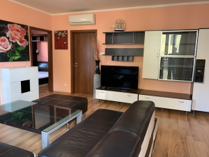 2-Bedroom Apartment with Large Terrace in Úszódaru utca