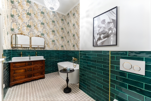 2-Bedroom Stylish Renovated Apartment with Balconies