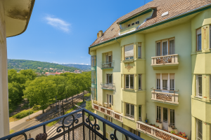 1-Bedroom Stylish Parkview Apartment with Balcony