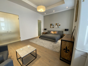 2-Bedroom Apartment next to Basilica and Liberty Square