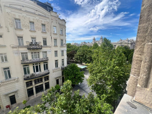 2-Bedroom Landmark View Apartment in Architectural Building