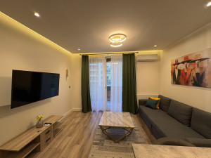 Modern 2-Bedroom Apartment with Terrace & Garage