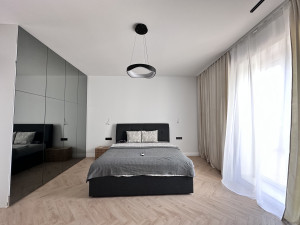 2-Bedroom Apartment with Parliament View & Terrace on Vértanúk tere