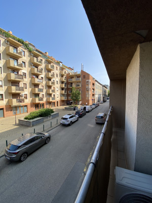 Bright 1-Bedroom Apartment with Balcony in Márton utca