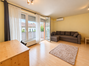 Bright Top-Floor Studio with Large Balcony