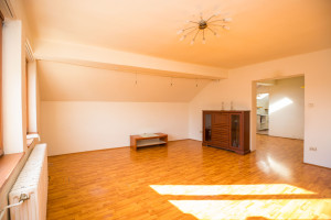 Detached 4-Floor Building in Upcoming Area