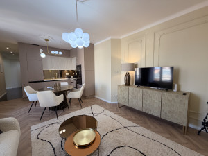3-Bedroom Luxury Apartment on Szervita Square