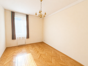 2-Bedroom Bright Apartment with Balcony
