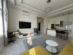 2-Bedroom Bright Apartment with Castle View in Mészáros utca