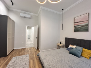 3-Bedroom Apartment next to New York Cafe