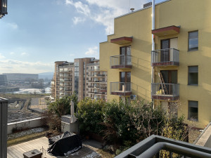 2-Bedroom Apartment with Large Terrace in Úszódaru utca