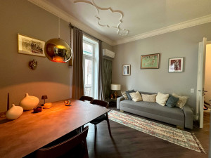 1-Bedroom Stylish Parkview Apartment with Balcony