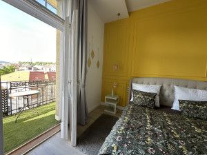 2-Bedroom Bright Apartment with Castle View in Mészáros utca