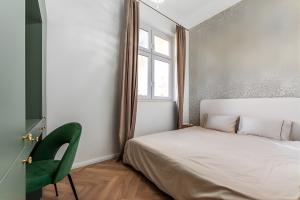 2-Bedroom Stylish Renovated Apartment with Balconies