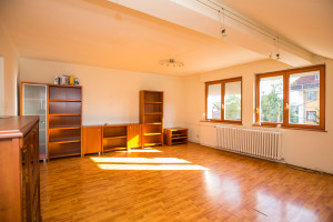 Detached 4-Floor Building in Upcoming Area