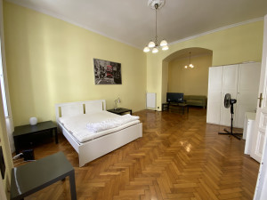 Bright 2-Bedroom Apartment in Prime District V Location