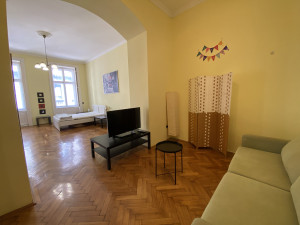 Bright 2-Bedroom Apartment in Prime District V Location