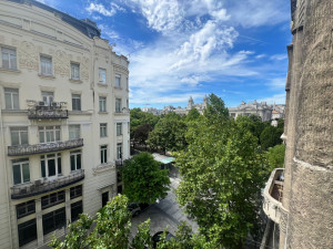 2-Bedroom Landmark View Apartment in Architectural Building