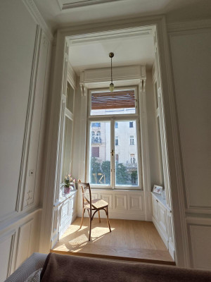 2-Bedroom Elegant Apartment next to Parliament