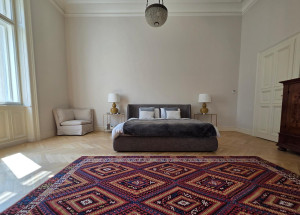 2-Bedroom Elegant Apartment next to Parliament