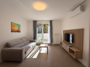 Modern 1-Bedroom Flat with Balcony on Corvin Promenade