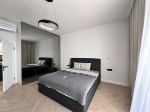 2-Bedroom Apartment with Parliament View & Terrace on Vértanúk tere