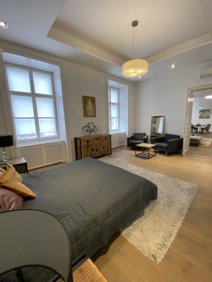 2-Bedroom Apartment next to Basilica and Liberty Square