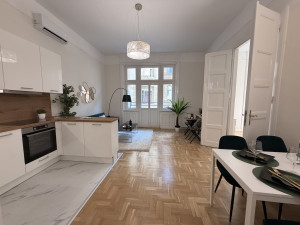 2-Bedroom Fully Renovated Apartment with Balcony