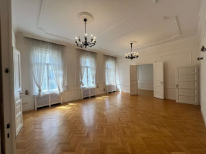 2-Bedroom Landmark View Apartment in Architectural Building