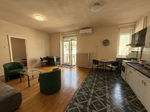 Bright 1-Bedroom Corner Apartment with Balcony