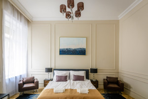 Stylish 2-Bedroom Apartment with Balcony near the Basilica