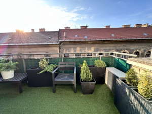 2-Bedroom Apartment with Terrace in Dob utca