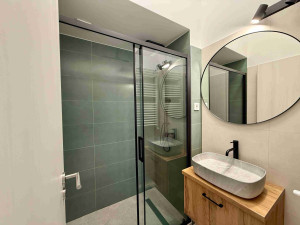 4-Bedroom Apartment near Danube in Lónyay utca