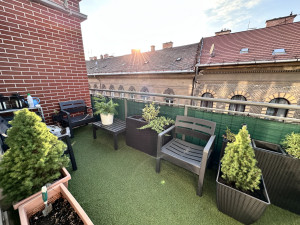 2-Bedroom Apartment with Terrace in Dob utca