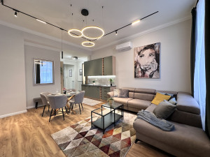 3-Bedroom Apartment next to New York Cafe