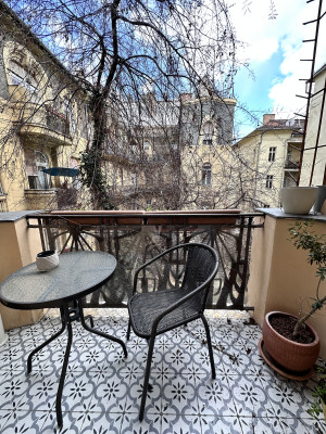 2-Bedroom Elegant Apartment Opposite City Park in Dózsa György út
