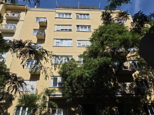 Renovated 2-Room Apartment on Exclusive Falk Miksa Street