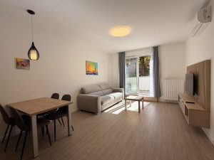 Modern 1-Bedroom Flat with Balcony on Corvin Promenade