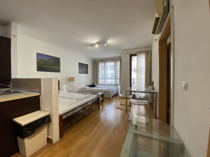 Bright apartment with large balcony in prime District 7 location