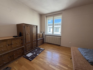 Bright 1-Bedroom Corner Apartment with Balcony
