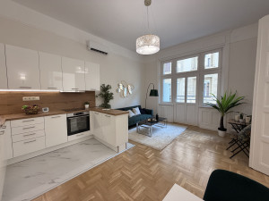 2-Bedroom Fully Renovated Apartment with Balcony