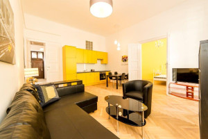 Bright & Spacious 2-Room Apartment near Oktogon