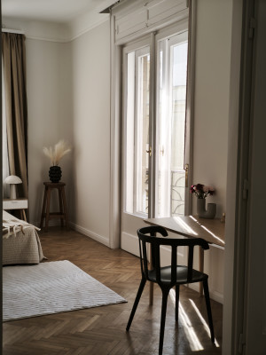 3-Bedroom Elegant Corner Apartment with Balcony