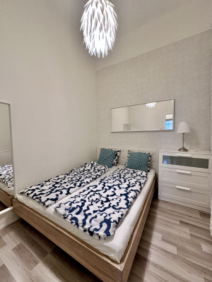 Freshly Renovated 2-Bedroom Apartment near Opera